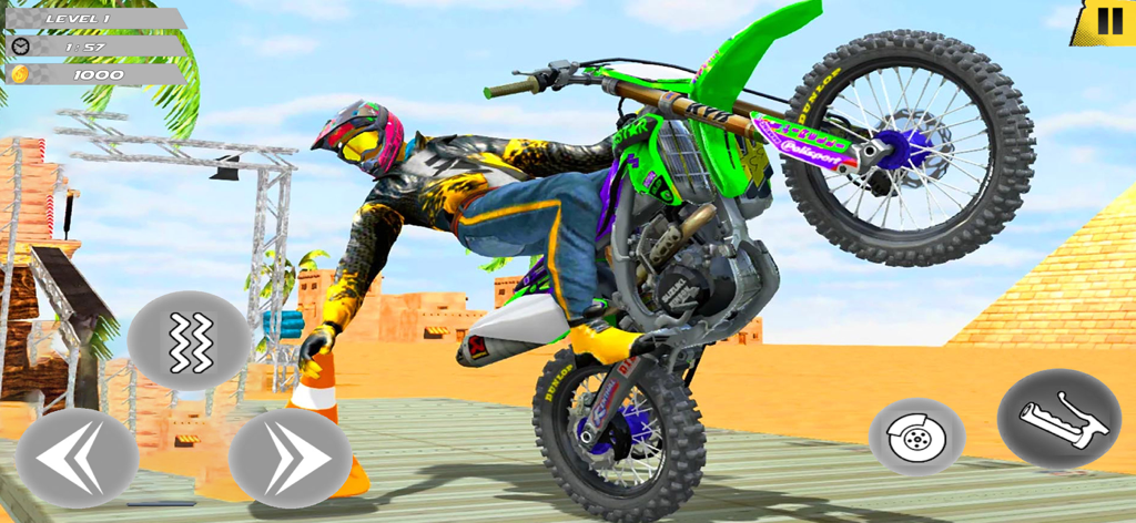 Off-road Dirt Bike Racing Game - Un motard de motocross effectuant une cascade de roue avant (wheeling) sur une moto tout-terrain verte dans un environnement désertique avec des pyramides en arrière-plan.