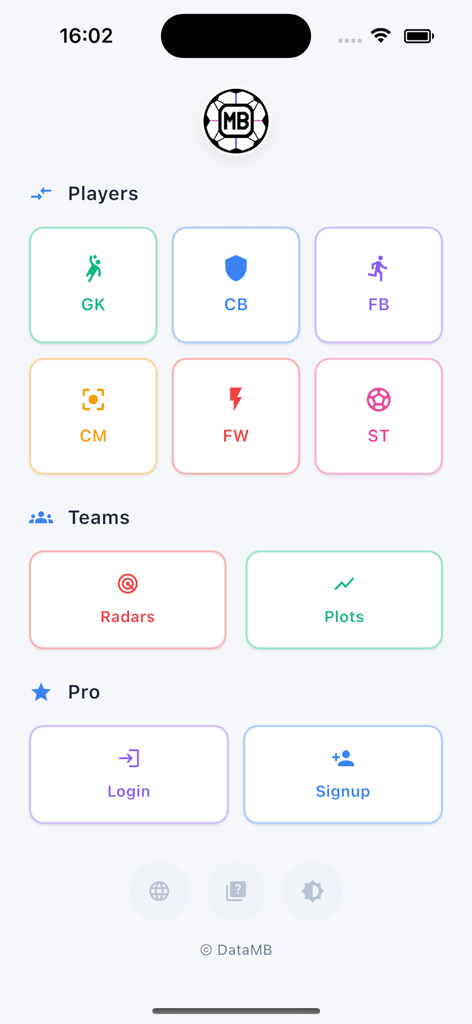 La pantalla de inicio de la aplicación DataMB mostrando posiciones de jugadores de fútbol e íconos de análisis de datos de equipos.
