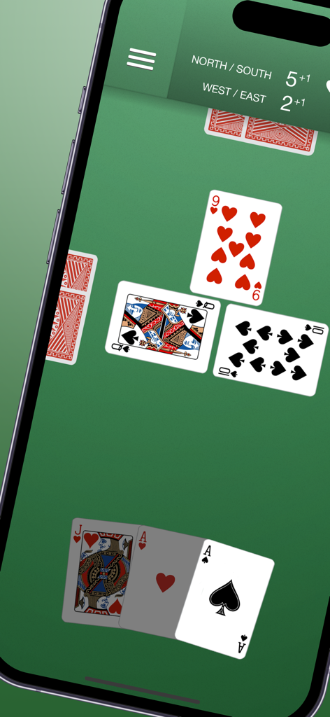 녹색 펠트 테이블 인터페이스에서 카드가 플레이되는 것을 보여주는 유커 카드 게임의 모바일 게임 플레이