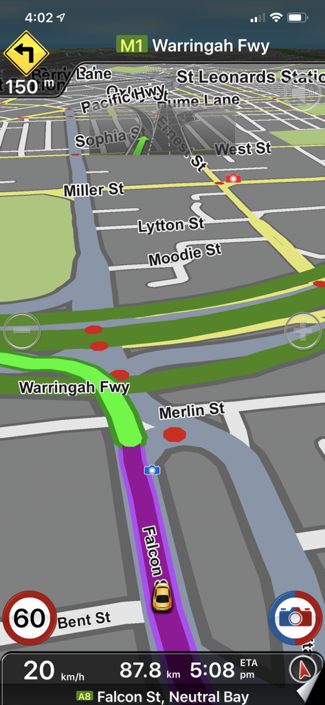 MetroView GPS Navigation - Interfaccia dell'app MetroView GPS Navigation che mostra una mappa 3D con un segnale di limite di velocità di 60 e avvisi di autovelox