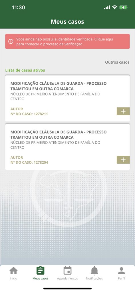 Defensoria RJ - Screenshot of the Defensoria RJ app showing the My Cases screen with a list of active legal proceedings and an identity verification alert.