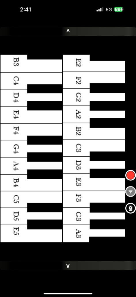 음표와 녹음 컨트롤이 표시된 듀얼 건반 디스플레이를 특징으로 하는 가상 피아노 앱 인터페이스