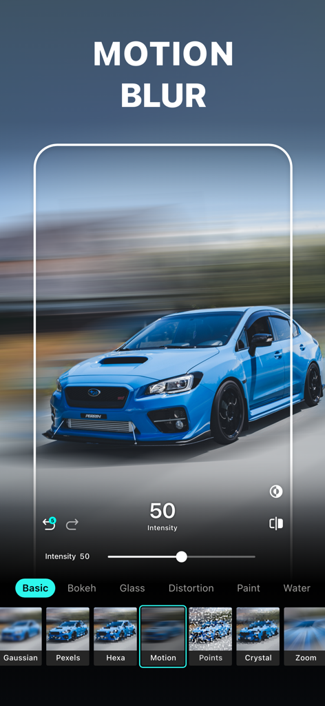 Blur Photo Editor - Ein blaues Sportauto mit angewendetem Bewegungsunschärfe-Effekt in der Benutzeroberfläche der Blur Foto Editor App