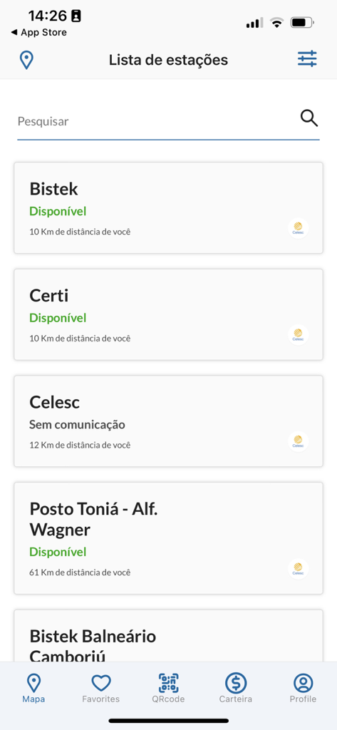 Eletroposto Celesc - A mobile app screen showing a list of electric vehicle charging stations with availability status and distance.
