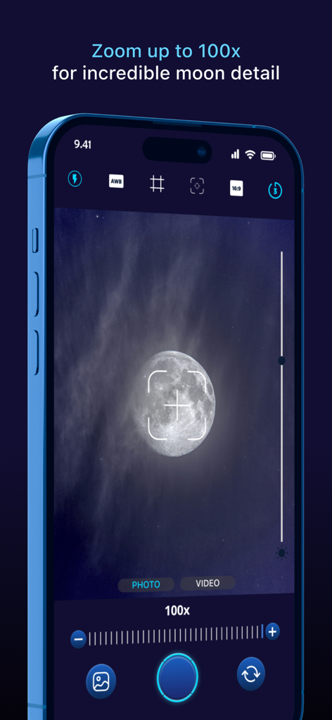 Moon Zoom Pro: Camera 100x - Pantalla de smartphone que muestra la interfaz de la cámara Moon Zoom Pro con zoom 100x capturando una imagen detallada de la luna.
