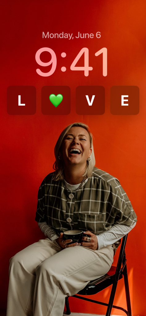 Lock Screen 17 Widget - Customized iPhone lock screen with widgets spelling out the word LOVE with a green heart emoji on a red background.