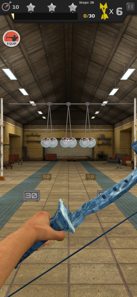 Arrow Master: Archery Game - Vista en primera persona de un arco de mármol azul apuntando a objetivos de platos colgantes en un campo de tiro interior