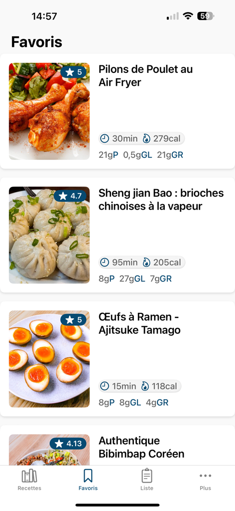 Cuisine Asiatique Maison - La pantalla de favoritos de la aplicación Cocina Asiática Casera, que enumera varias recetas asiáticas con detalles nutricionales.