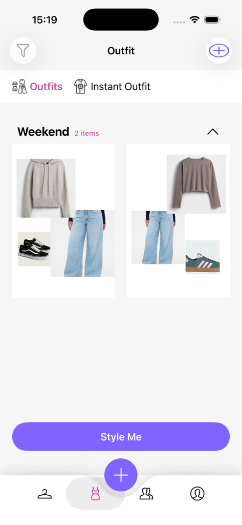 Schermata dell'app Pureple che mostra suggerimenti di outfit per il weekend con felpe, jeans e sneakers con un pulsante "Style Me"