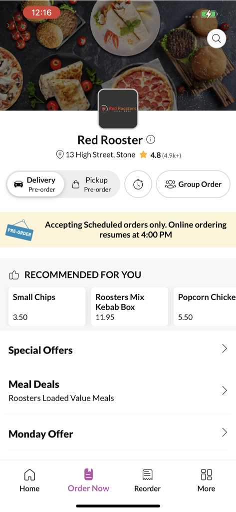 Red Rooster - Der Startbildschirm der Red Rooster App zeigt Menüoptionen wie Essensangebote und empfohlene Gerichte wie Pommes und Kebab-Boxen.