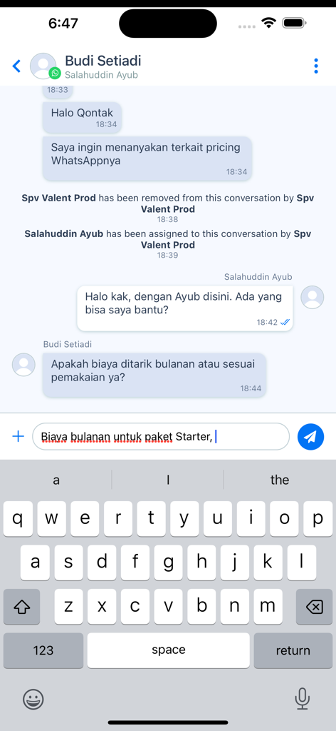 Qontak Chat mobile interface showing an agent responding to a customer query