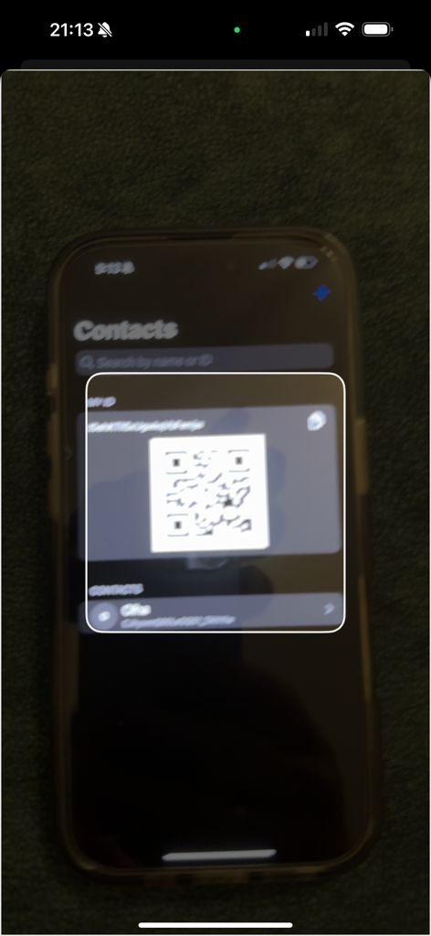 MeshTalk Chat - Aplicación MeshTalk Chat mostrando un código QR para intercambiar claves de contacto de forma segura sin conexión