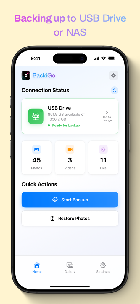 BackiGo - BackiGo 앱 홈 화면, USB 드라이브 연결 상태 및 사진 및 비디오 백업 버튼 표시