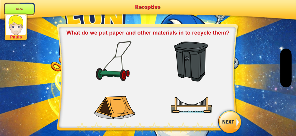 Fun & Functional - Uma tela do aplicativo Divertido e Funcional mostrando uma tarefa de linguagem receptiva perguntando o que é usado para reciclar papel com quatro opções de imagem, incluindo uma lixeira de reciclagem.