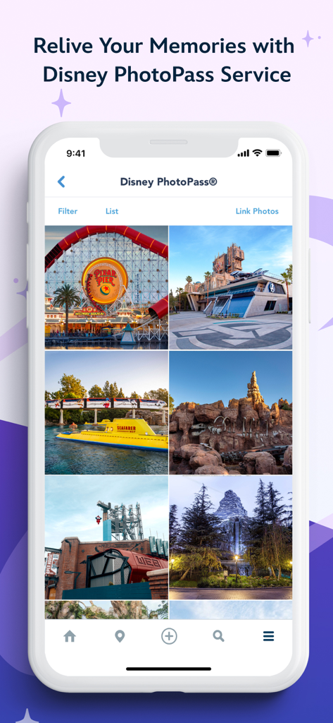さまざまなテーマパークのアトラクションの写真が表示された、ディズニーランド・アプリのフォトパス・ギャラリーを表示するスマートフォン