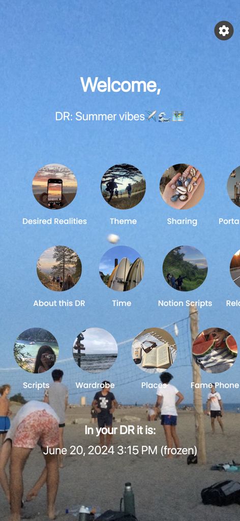 Interfaz principal de Lifa App mostrando un panel de realidad deseada con temática de verano con iconos de menú circulares para scripting y vestuario.