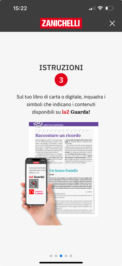 laZ Guarda! - Uma mão a segurar um smartphone para digitalizar uma página de um manual escolar com a aplicação laZ Guarda para aceder a conteúdos multimédia.