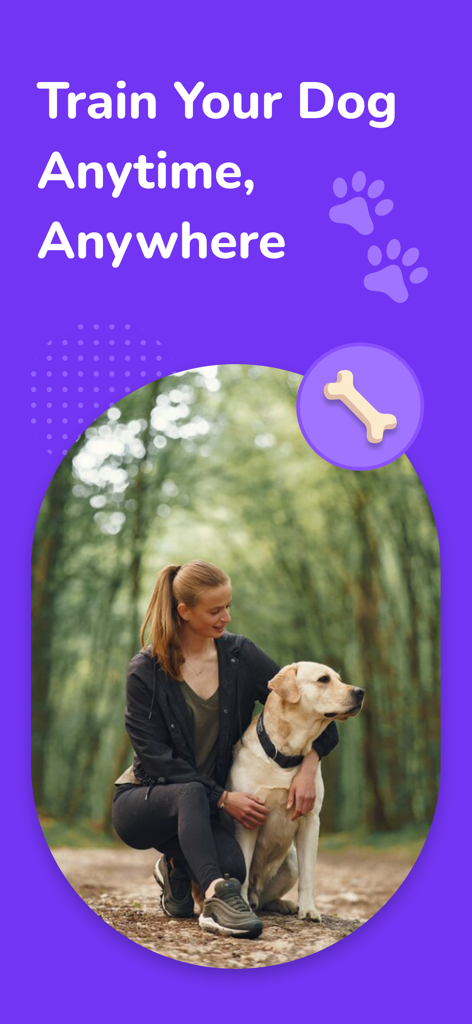 Dog Training App: Train My Dog - Uma mulher e seu cão Labrador em uma floresta com o texto Treine seu Cão a Qualquer Hora, em Qualquer Lugar