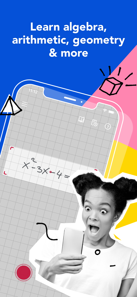 Uma estudante usando o aplicativo Photomath em seu smartphone para digitalizar e resolver uma equação de álgebra