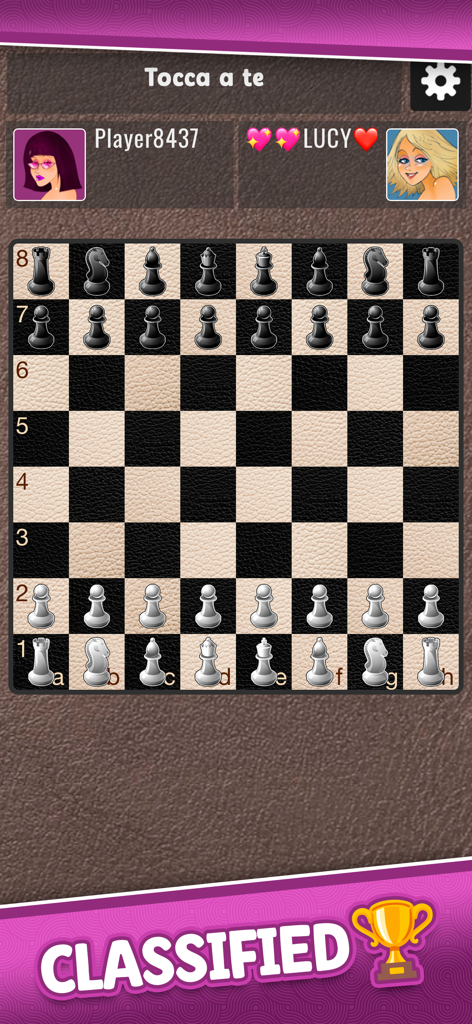 Chess Plus - Board Game - Mobile Bildschirmansicht eines Brettspiel-Schachspiels zwischen zwei Spielern mit benutzerdefinierten Avataren
