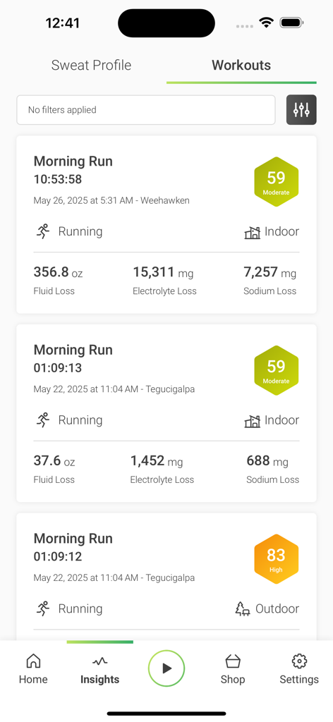 Nix Solo - Trainingsbildschirm der Nix Solo App, der eine Historie von Läufen mit detaillierten Flüssigkeits- und Elektrolytverlustmetriken anzeigt.