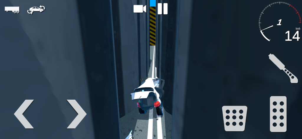 Un'auto bianca che guida attraverso uno stretto passaggio di cemento nel gioco Car Crash Simulator Accident.