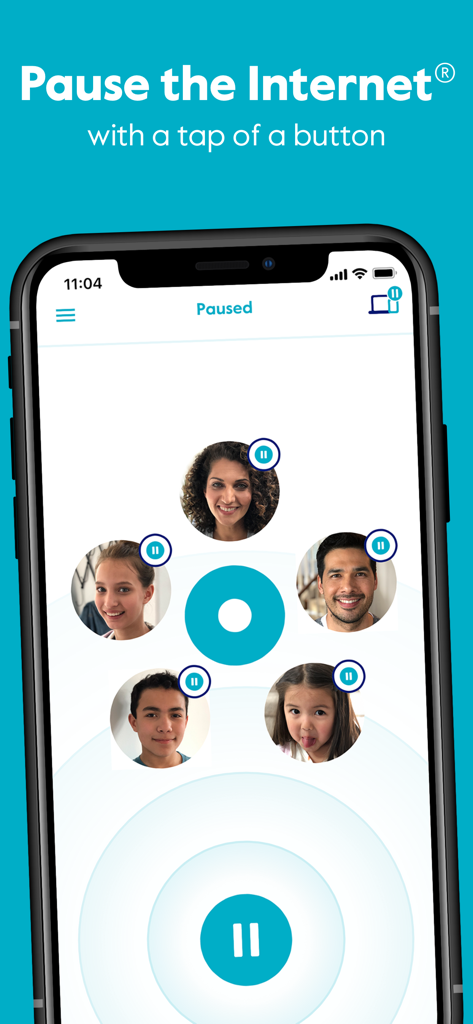 Circleペアレンタルコントロールアプリのインターフェース。「インターネットを一時停止」機能と家族メンバーのプロフィールアイコンが表示されています。