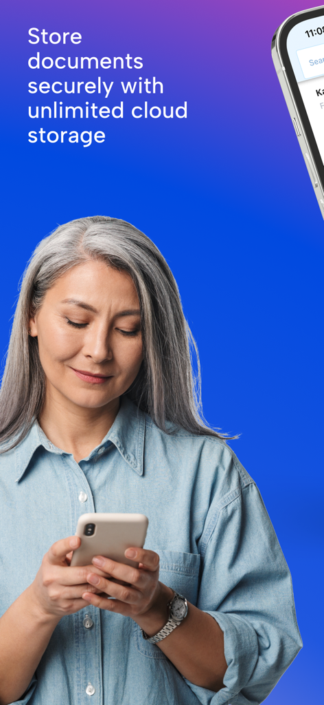 BrightHR - 安全なドキュメント保存のためにスマートフォンでBrightHRアプリを使用する女性