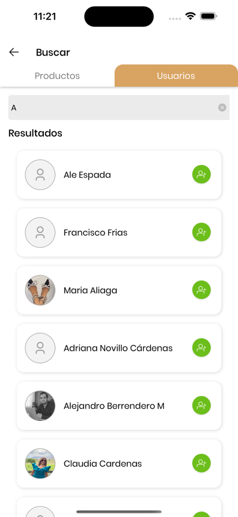 Solia Ser - Pantalla de resultados de búsqueda de usuarios de la app Solia Ser mostrando una lista de nombres de perfil y un icono para agregar usuario.