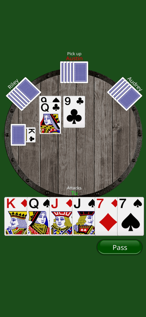 Partida multijogador de Durak Card Online Game mostrando cartas em uma mesa de madeira