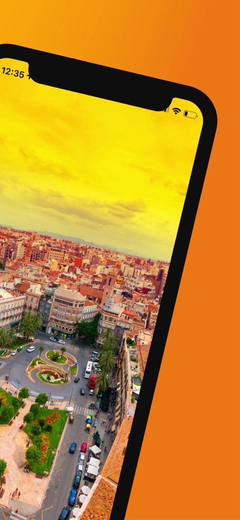 Valencia Travel Guide . - 스마트폰 화면에 표시된 발렌시아의 역사적인 도시 광장 항공 사진