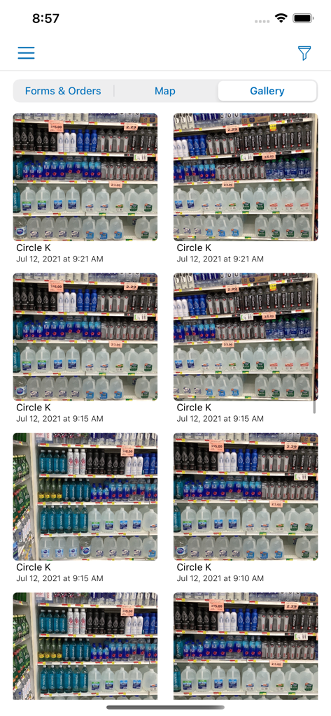 타임스탬프가 있는 채워진 소매 선반의 여러 사진을 보여주는 Wiser 앱의 갤러리 보기
