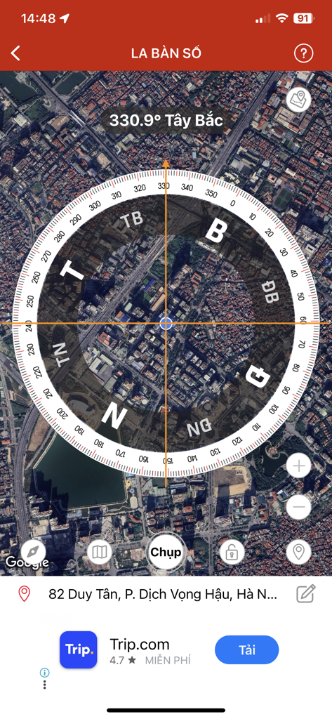La ban Phong thuy - Laban - Digital Feng Shui compass interface showing 330.9 degrees Northwest overlaid on a satellite map view of Hanoi
