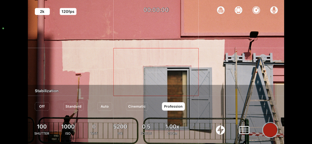 Manual video recording interface showing professional stabilization and camera settings.