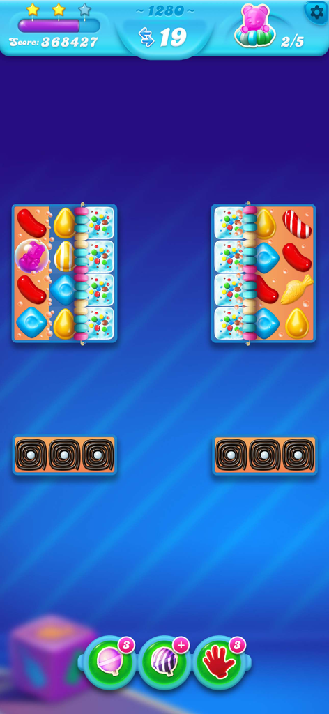 Candy Crush Soda Saga - Gameplay screenshot of Candy Crush Soda Saga showing a match 3 puzzle level with colorful candies and soda bears