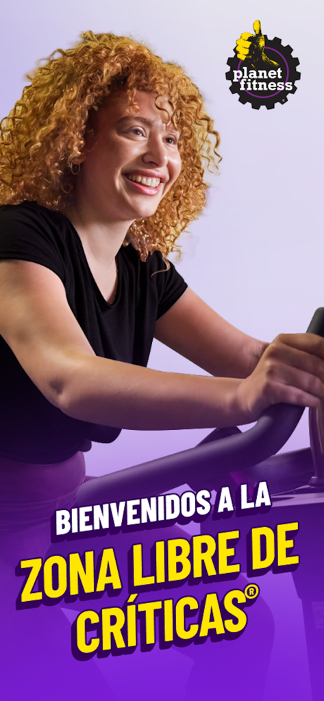 Planet Fitness Spain - Uma mulher sorrindo enquanto se exercita em uma bicicleta ergométrica no Planet Fitness Espanha
