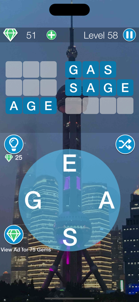 Snappy Word Search - Pantalla de juego de Snappy Word Search que muestra una rueda de letras y una cuadrícula de palabras sobre el fondo del horizonte de una ciudad.