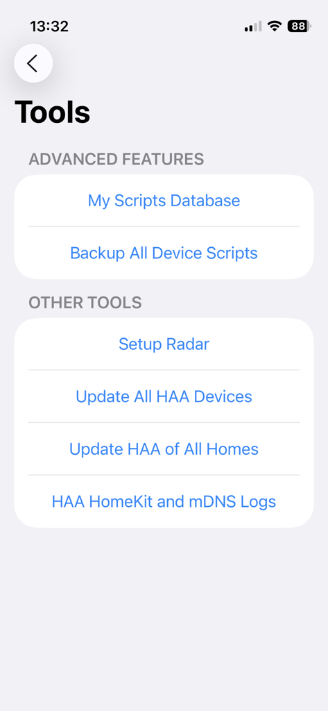 HAA Home for HomeKit & Matter - Das Werkzeugmenü der HAA Home App zeigt erweiterte Funktionen wie die Skriptdatenbank und Batch-Firmware-Updates