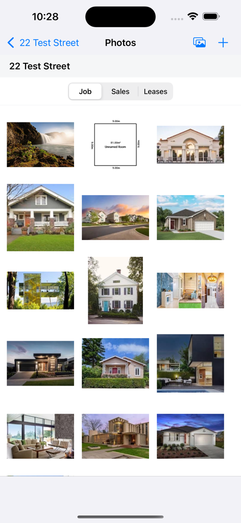 ValuePROアプリのインターフェース。不動産鑑定ジョブの物件写真ギャラリーと間取り図が表示されています。