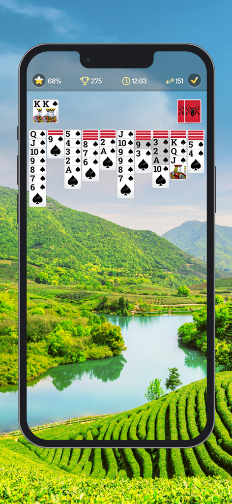 Interfaz del juego de cartas Spider Solitaire con cartas grandes y legibles sobre un sereno paisaje de montaña verde y un lago.