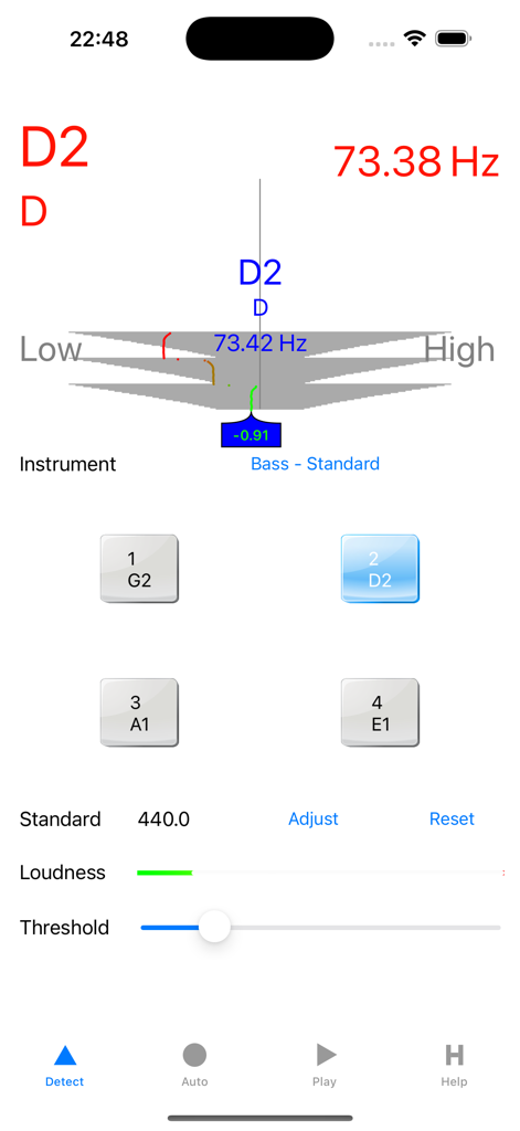 Accurate Bass Tuner - Interfaccia dell'app mobile Accurate Bass Tuner che mostra il rilevamento della frequenza in tempo reale e la calibrazione delle note per il basso.