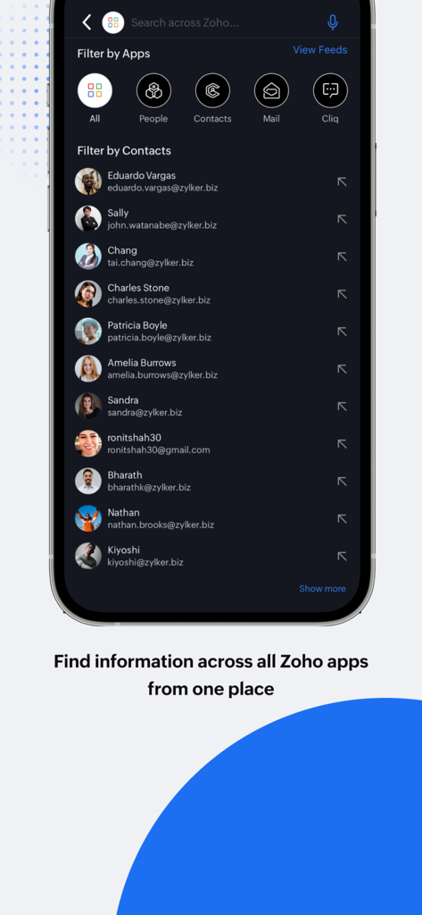 Interfaz de la aplicación Zoho One mostrando filtros de búsqueda para aplicaciones empresariales y contactos profesionales.