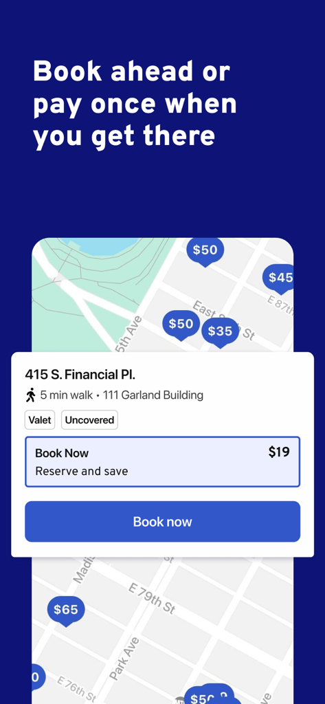 Interfaccia dell'app ParkWhiz che mostra una mappa della città con prezzi dei parcheggi e una scheda di prenotazione