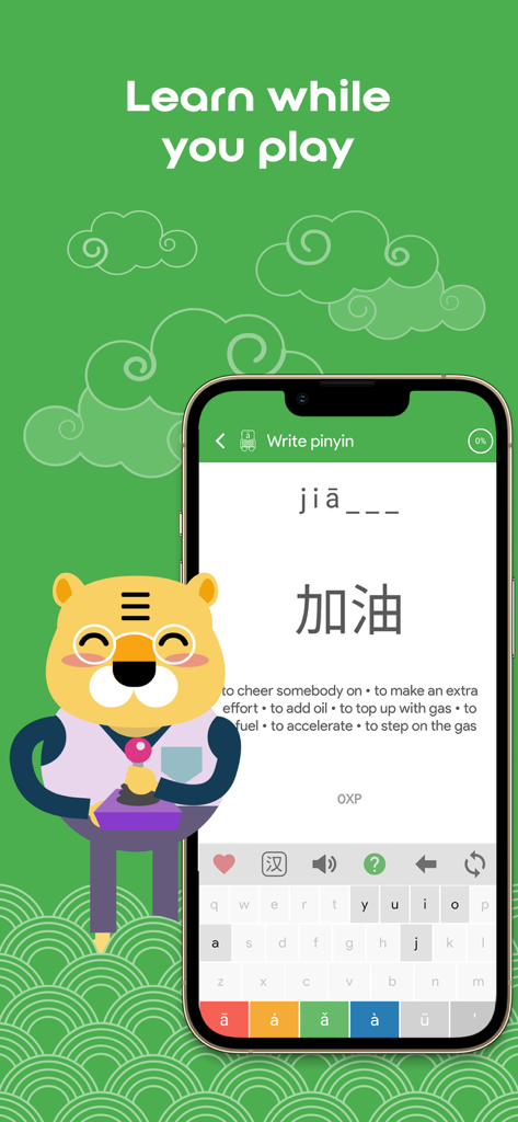 Aplicación HSK2 Aprende Chino mostrando un ejercicio de escritura de pinyin con un personaje de tigre de dibujos animados