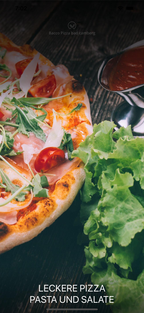 Bacco Pizza Bad Camberg Mobile App zeigt eine Gourmet-Pizza mit frischen Zutaten und Salaten