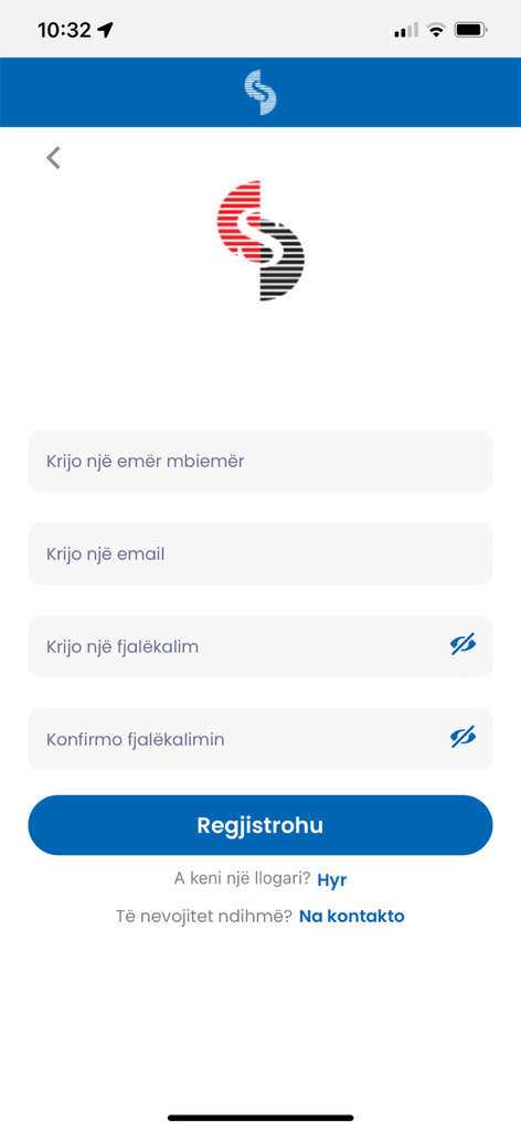 Registration screen of the Sigal Fond Pension app featuring name, email and password input fields