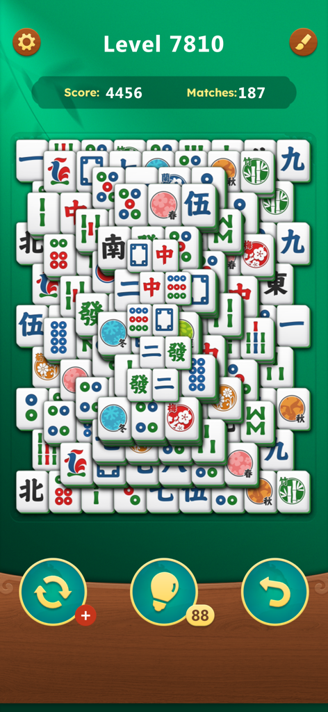 Mahjong Solitaire Card Games - Tavola classica di Mahjong Solitaire con simboli cinesi tradizionali e layout verde