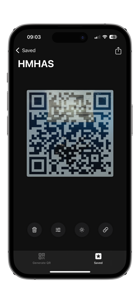 My QR - Interface de l'application My QR montrant un code QR personnalisé enregistré avec des options d'édition et de partage sur un iPhone.