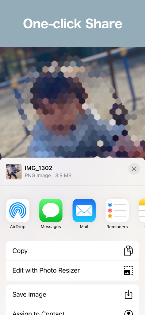 Recurso de compartilhamento com um clique mostrando uma foto pixelizada hexagonal e o menu de compartilhamento do iOS
