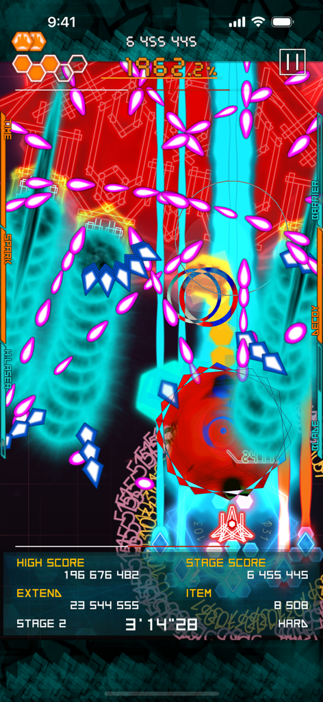 Bullet Hell Monday Black - Gameplay intense de tir vertical avec des balles néon et des motifs géométriques dans Bullet Hell Monday Black.
